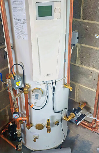 https://northfremantlehotwater.com.au/uploads/2025/06/gas-hot-water-system-13675.jpg