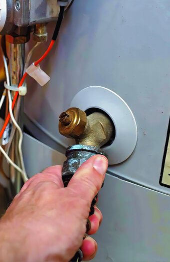 https://northfremantlehotwater.com.au/uploads/2025/06/hot-water-servicing-21854.jpg